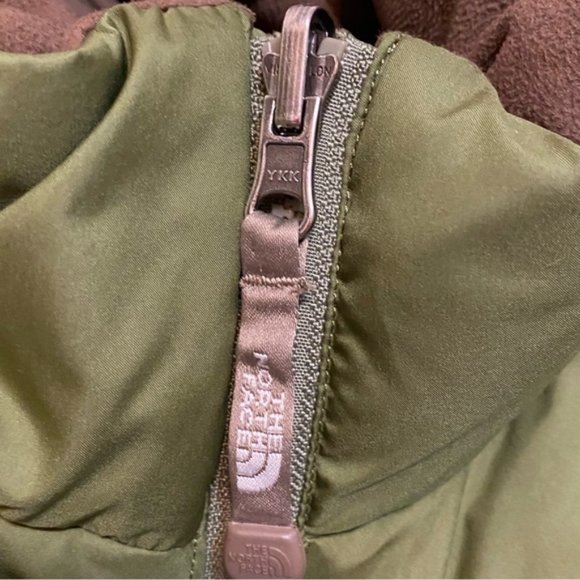 The North Face Women’s 1996 Retro Nuptse 700 down green down puffer Jacket - Picture 11 of 14